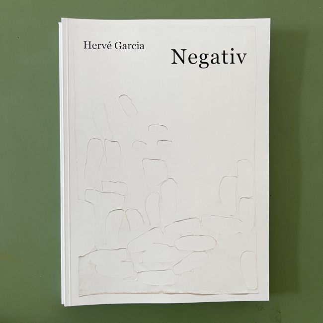 Negativ with a text by Eva Schmidt 